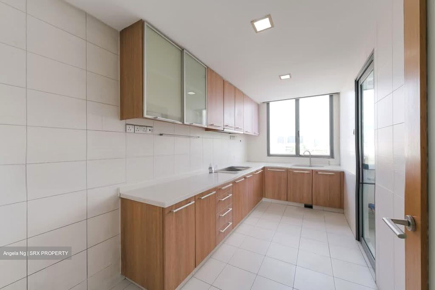 The Waterina (D14), Apartment #592496351